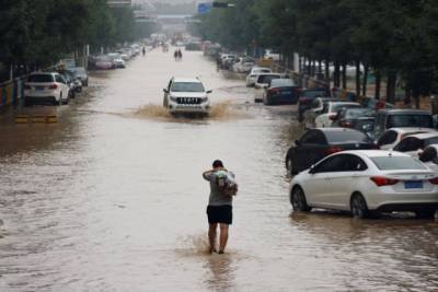 В пострадавшем от наводнения центральном Китае продолжаются спасательные работы