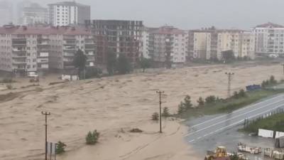 В Турции проливные дожди вызвали наводнения