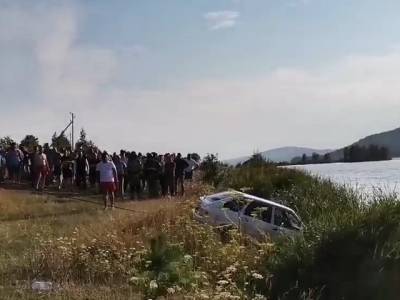 В Челябинской области из пруда достали автомобиль с погибшей женщиной
