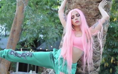 Леди Гага похвасталась фигурой в игривом бикини