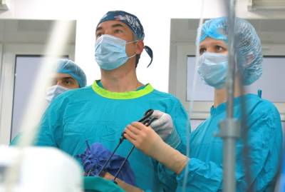 Тюменские хирурги вырезали из живота ребенка 25-сантиметровую опухоль в форме сердца
