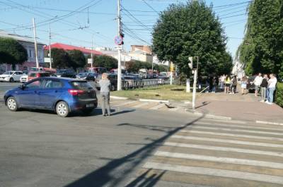 ГИБДД сообщила подробности ДТП с выездом автомобиля на тротуар в центре Рязани