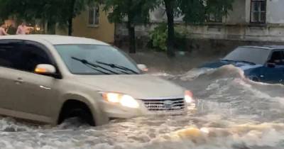 Потоп в Бердянске: два человека погибли из-за обрыва кабеля (видео)