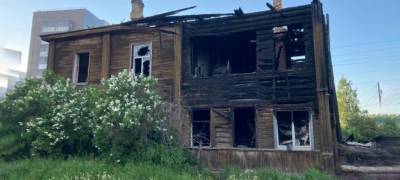 В Петрозаводске снесли обгоревший дом, который 4 года пугал жителей Перевалки