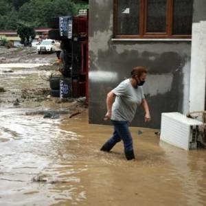 В Турции проливные дожди вызвали наводнение: спасены около 200 человек