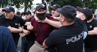 Число задержанных за нападения на журналистов в Тбилиси выросло до 28