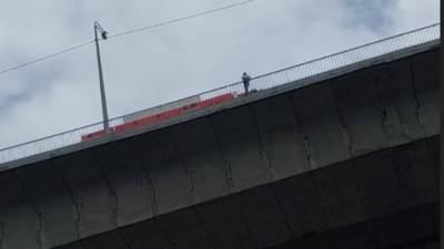 В Нижнем Новгороде мужчина угрожал спрыгнуть с Мызинского моста