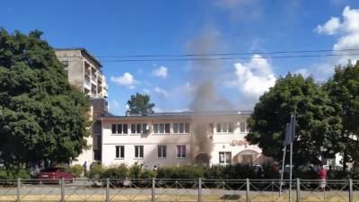 Пожар на проспекте Мечникова тушили 20 спасателей