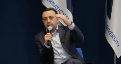 "Вы партийные активисты" – конфликт премьера Грузии с журналистами продолжается