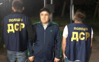 Из Украины депортировали "криминального авторитета" из списка СНБО