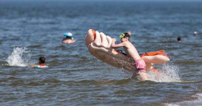 Не отвлекаться ни на минуту: 8 правил для родителей, отдыхающих с детьми на море - klops.ru
