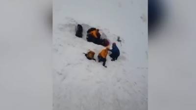 Видео спасения туристов после камнепада в горах Кабардино-Балкарии