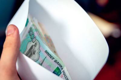 Российские власти решили поднять минимальные зарплаты в 2022 году