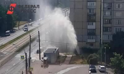 В Петербурге из-за прорыва трубы забил «трехэтажный» фонтан