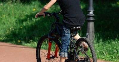 Не заметил из-за знака: в Калининграде водитель легковушки сбил 14-летнего велосипедиста