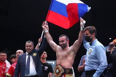Боксер Мурат Гассиев выиграл свой второй поединок в супертяжелом весе