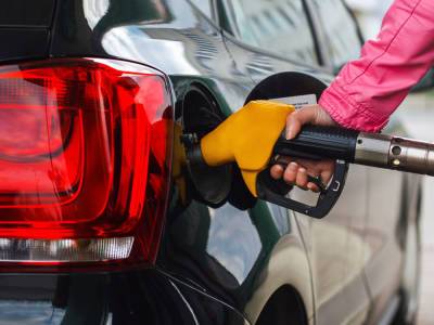 Минэкономики пересчитало предельные цены на бензин и дизельное топливо, исходя из формулы "Роттердам плюс" – СМИ