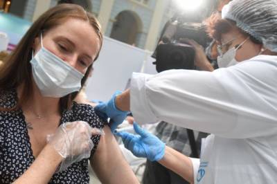 В России первый компонент вакцины от COVID-19 получили почти 35 млн человек