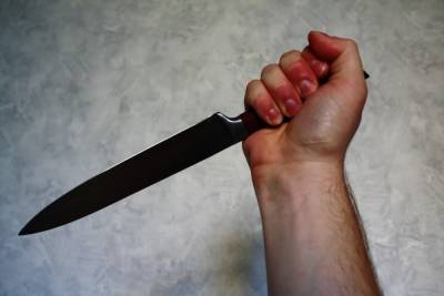 В Волгоградской области 20-летний парень ударил ножом 8-летнего брата