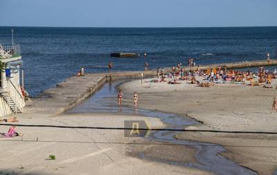 В Одессе просят не купаться в море после дождей