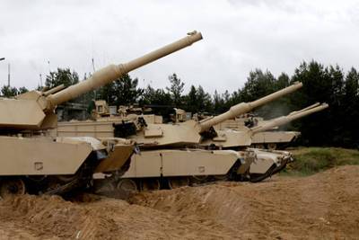 Министр обороны Польши захотел разместить американские танки в России