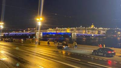 В День ВМФ Дворцовый мост и Большой проспект П.С. окрасятся в цвета Андреевского флага
