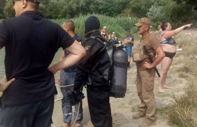 В Киеве спасатели 2 часа искали «утопленницу», а она наблюдала за происходящим со стороны