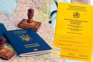 Украинцы могут получить ковид-сертификат или свидетельство о вакцинации: в чем разница
