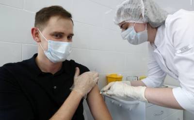 Мурашко: Количество получивших первый компонент вакцины от коронавируса в России достигло 35 миллионов человек