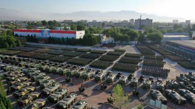 Военный парад прошел сегодня в Душанбе