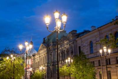 В центре Петербурга появились ретро фонари