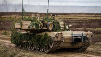 Польша пытается «отпугнуть» Россию, направив на нее американские танки