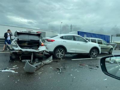 В Петербурге пробку на КАД из-за дорожных работ усугубило массовое ДТП