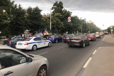 Из-за аварии на улице Есенина в Рязани образовалась серьезная пробка