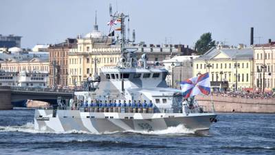 В Петербурге в День ВМФ ограничат движение и изменят график разводки мостов