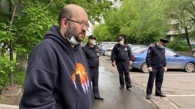 Российского журналиста Илью Азара не пустили в Грузию