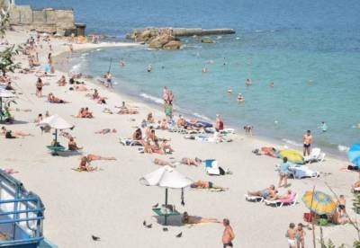На одесских пляжах временно не рекомендуют купаться
