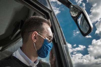 В Ленобласти за отсутствие маски оштрафовали почти 250 водителей и машинистов