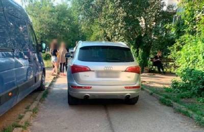В Черновицкой области женщина на внедорожнике переехала 9-летнего мальчика, который упал с велосипеда