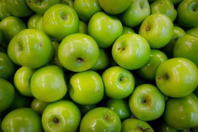 Груз с 20 тоннами иностранных яблок без документов был задержан в Руднянском районе