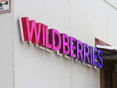 Зеленский ввел санкции против российского онлайн-сервиса Wildberries. Ритейлер продавал футболки с изображением Путина