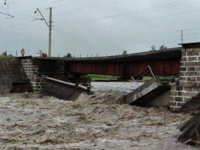 На Транссибирской магистрали прервали движение поездов из-за обрушения моста