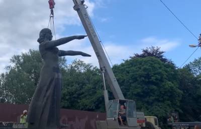 Во Львове окончательно снесли Монумент славы Советской армии