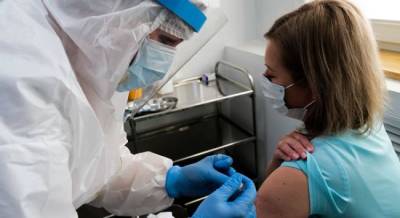 Минтруд рекомендовал отстранять от работы тех, кто отказался от вакцинации
