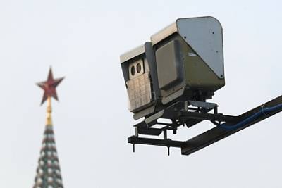 В России говорящих по телефону за рулем водителей начнут штрафовать по камерам