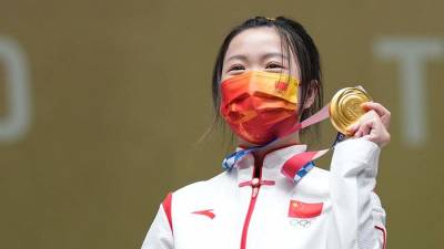 Анастасия Галашина - Китаянка Цянь Ян завоевала первую золотую медаль Олимпиады-2020 - iz.ru - Китай - Токио - Швейцария - Израиль