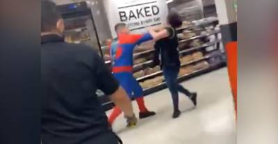 В Лондоне "Человек-паук" устроил драку в супермаркете и избил шестерых человек