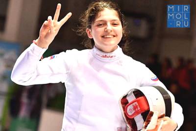 Айзанат Муртазаева пробилась в четвертьфинал по фехтованию в Токио