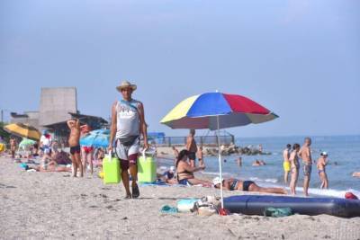 На пляжах Одессы запретили купаться: что произошло