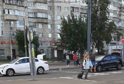 Авария на проспекте Энгельса в Петербурге заблокировала движение автобусов